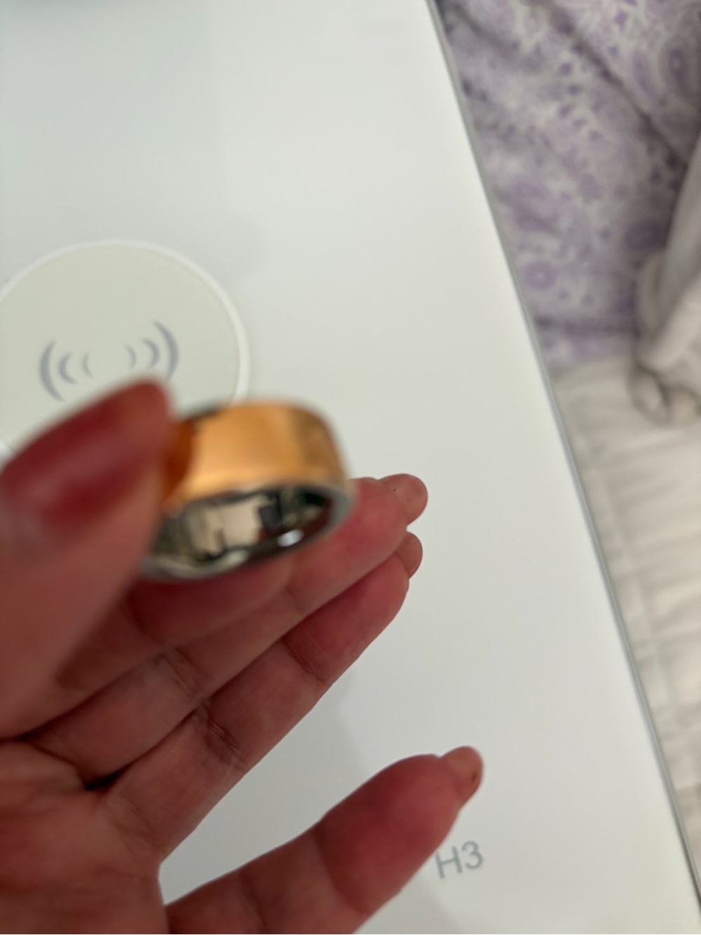 Oura Ring 4 size 6 Rose Gold Ring with charging dock - Picture 2 of 3
